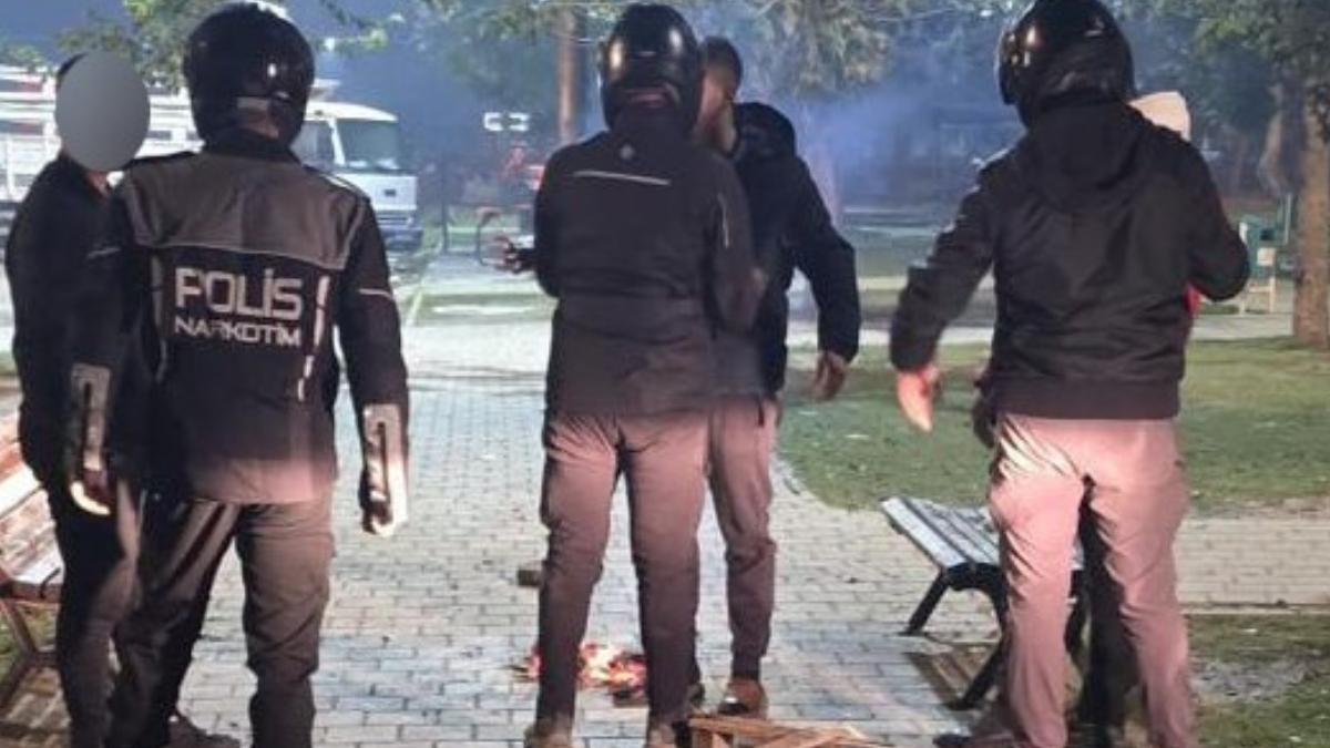 Uyuşturucu İçi̇p Suçüstü Yakalanan 12 Şahis Adana (2)