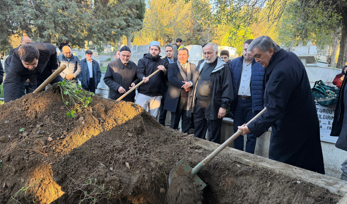 11. Cumhurbaşkanı Abdullah Gül, Dayısı, Gazeteci–Araştırmacı–Şair Ve Yazar Abdullah Satoğlu’nun İstanbul Sahrayıcedit Camii'nde Dün Ikindi Namazına Müteakip Düzenlenen Cenaze Törenine Katıldı. Tör (2)