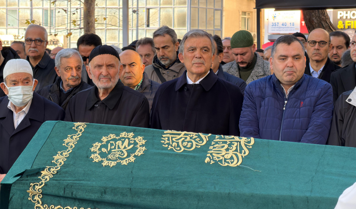 11. Cumhurbaşkanı Abdullah Gül, Dayısı, Gazeteci–Araştırmacı–Şair Ve Yazar Abdullah Satoğlu’nun İstanbul Sahrayıcedit Camii'nde Dün Ikindi Namazına Müteakip Düzenlenen Cenaze Törenine Katıldı. Tör