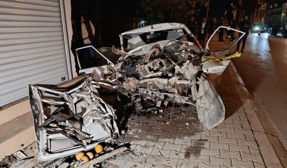 Adana’da 14 Yaşındaki Sürücü Kontrolü Kaybetti! 1 Ölü 1 Yaralı (1)