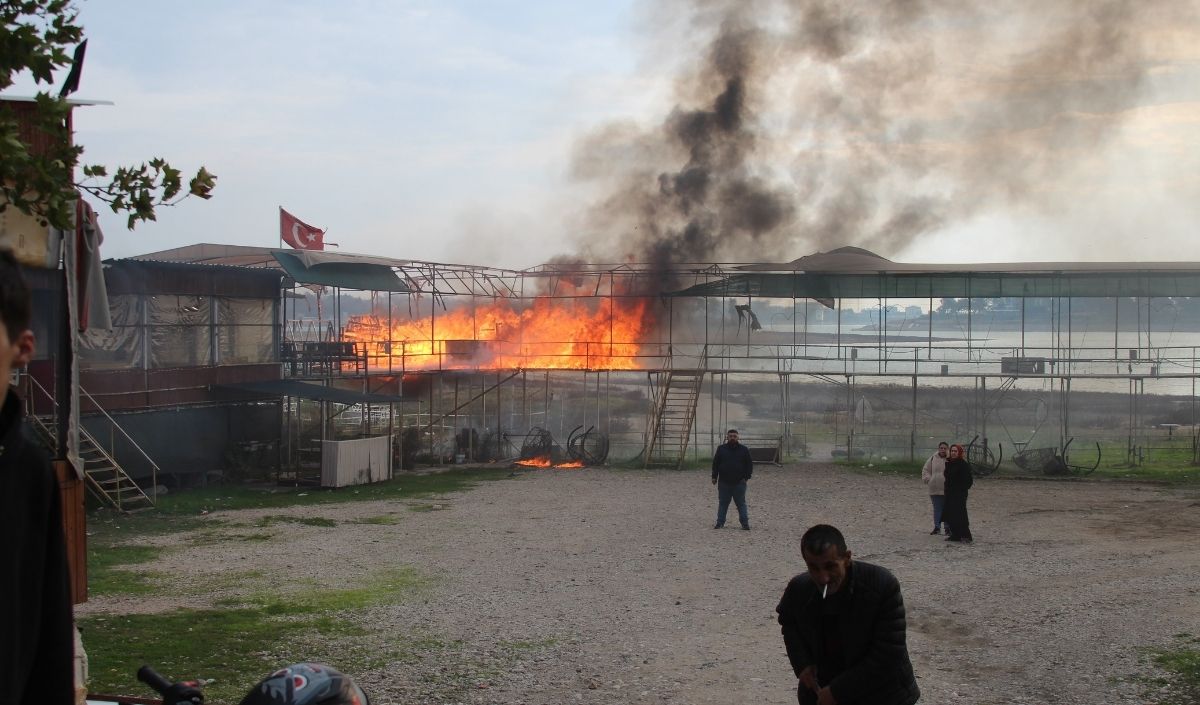 Adana'da Yıkım Gerginliği Bitti Kepçeler Yıkıma Başladı (4)