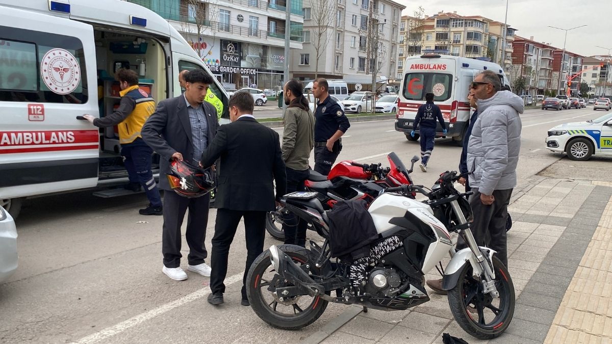 Aksaray’da Liseli Öğrencilerin Motor Gezintisi Hastanede Son Buldu 3 Yaralı (2)