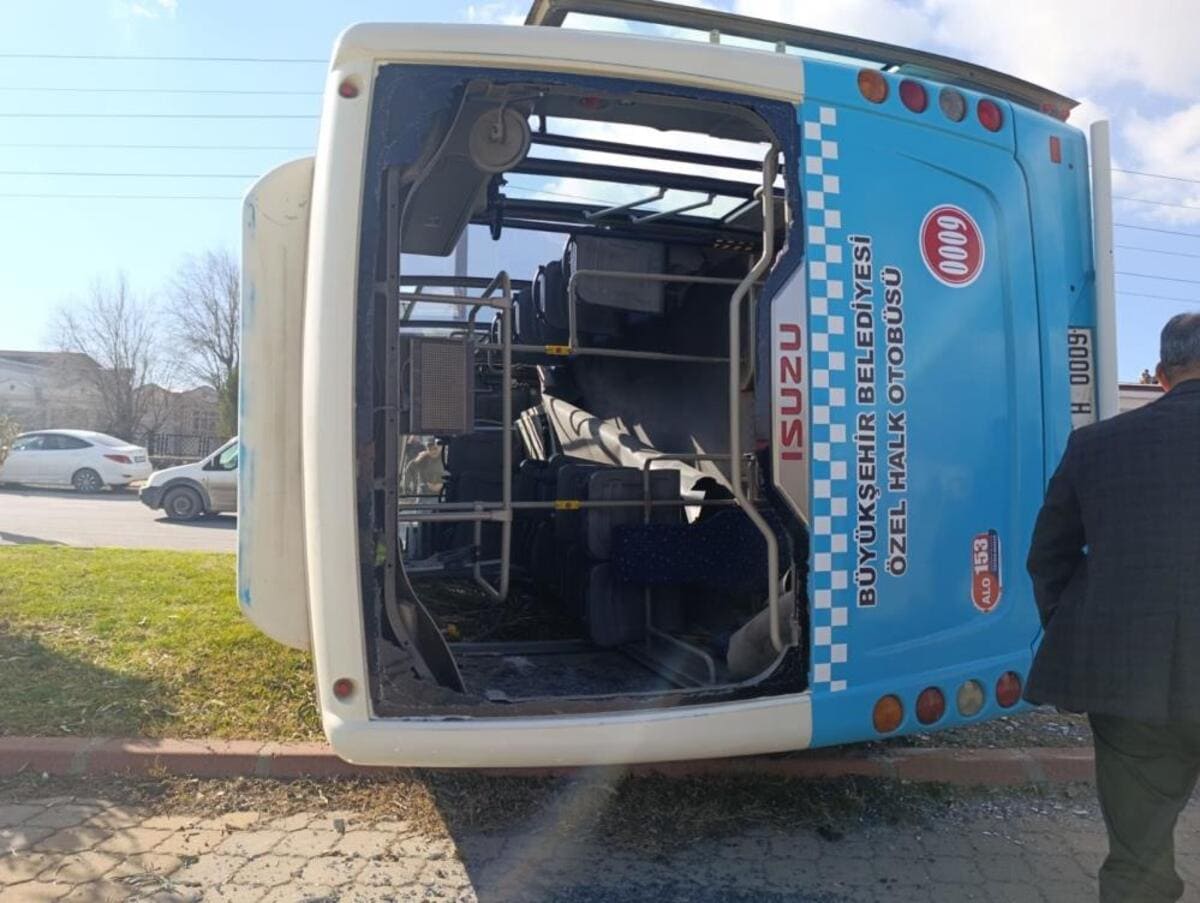 otobüs devrildi
