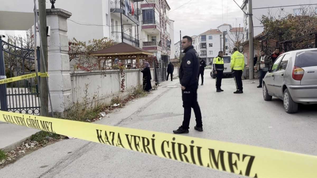 Cep Telefonu Kamerasına Yansıdı Damadını Göğsünden Bıçakladı! (4)