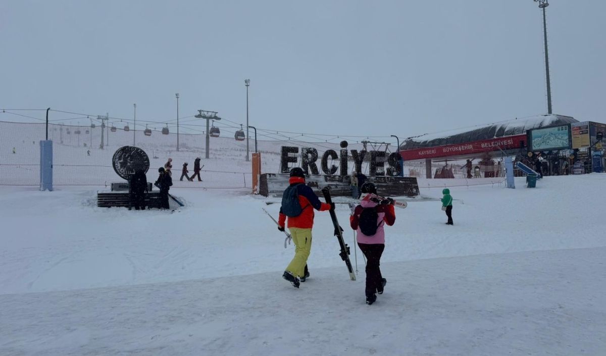 Erciyes’te Hafta Sonu Yoğunluğu! Pistlerde Kayak Keyfi (5)