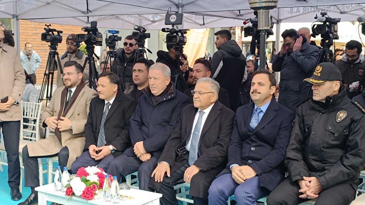 Hulusi Akar Terörsüz Türkiye Komisyonu Öncesi Kayseri’de Konuştu ‘Terörü Unutmadık, Teröristi Unutmadık!’ (4)