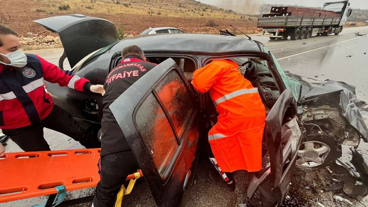 Kahramanmaşraş’ta Araçların Kağıt Gibi Parçalandığı Kazada 26 Yaşındaki Doktor Hayatını Kaybetti 2 Kişi Ağır Yaralı (3)