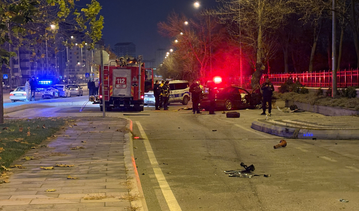 Kaldırıma Çarpan Otomobil 200 Metre Savruldu 1 Ölü, 1 Ağır Yaralı (3)