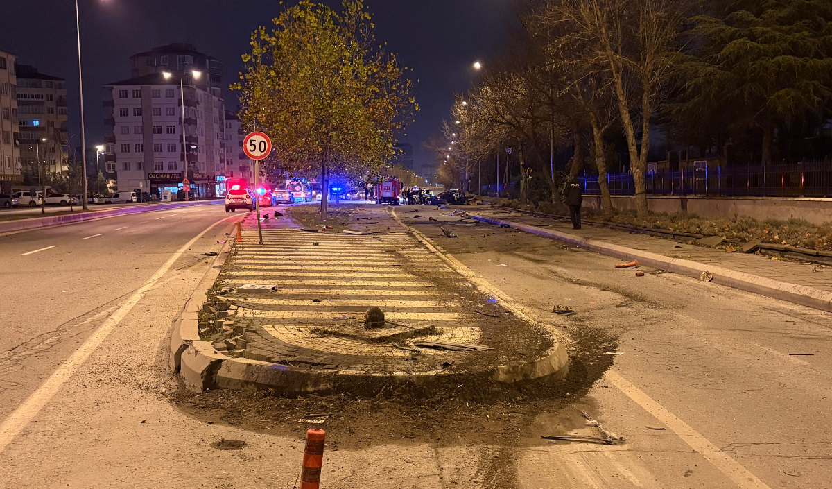 Kaldırıma Çarpan Otomobil 200 Metre Savruldu 1 Ölü, 1 Ağır Yaralı (6)