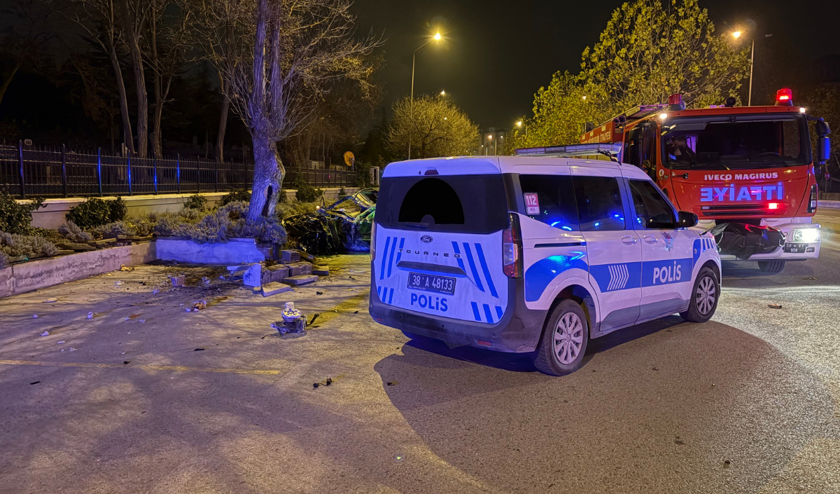 Kaldırıma Çarpan Otomobil 200 Metre Savruldu 1 Ölü, 1 Ağır Yaralı (7)