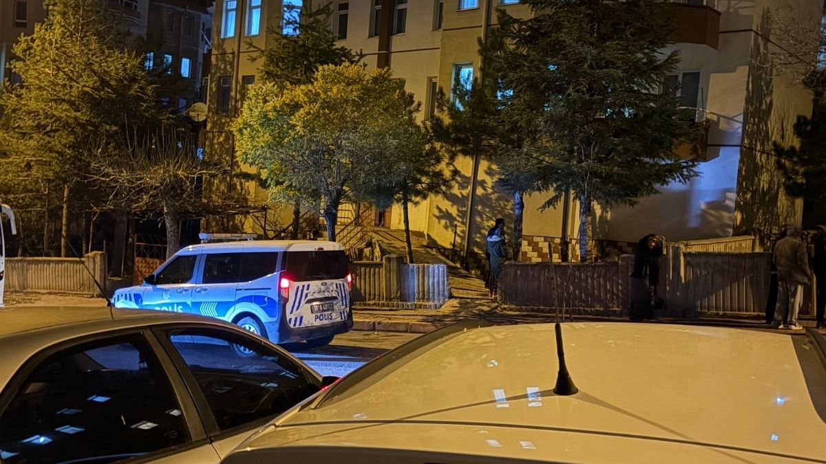 Kayseri’de 5. Katta Intihar Girişimi! 4 Saat Süren Ikna Çalışmasında Neler Yaşandı R.t. Nasıl Içeri Alındı Detaylar Deniz Postası’nda! (5)