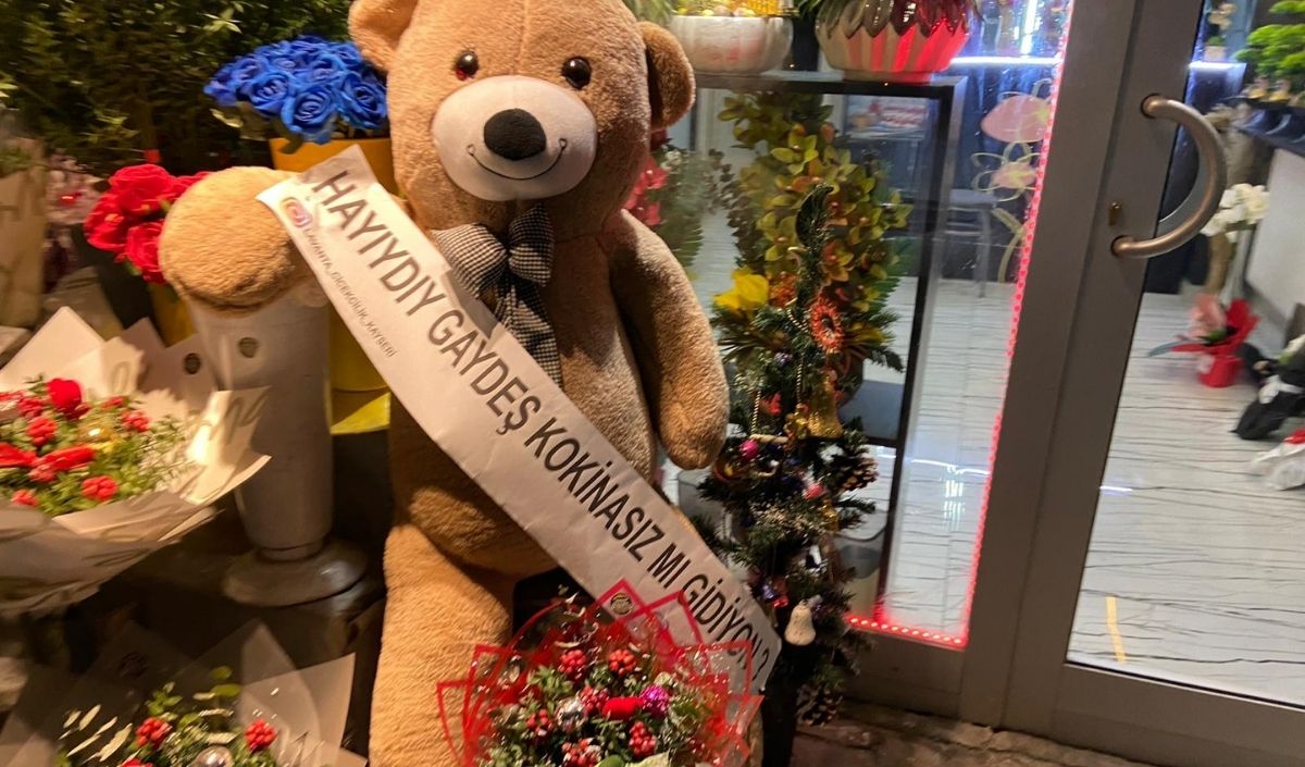 Kayseri’de Çiçekçiden Akıma Ayak Uyduran Ayıcık Dekoru (2)