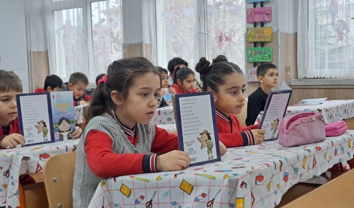Kayseri’de ‘İlkokullar Birlikte Okuyor’ Hikâye Kitapları Tanıtıldı (1)