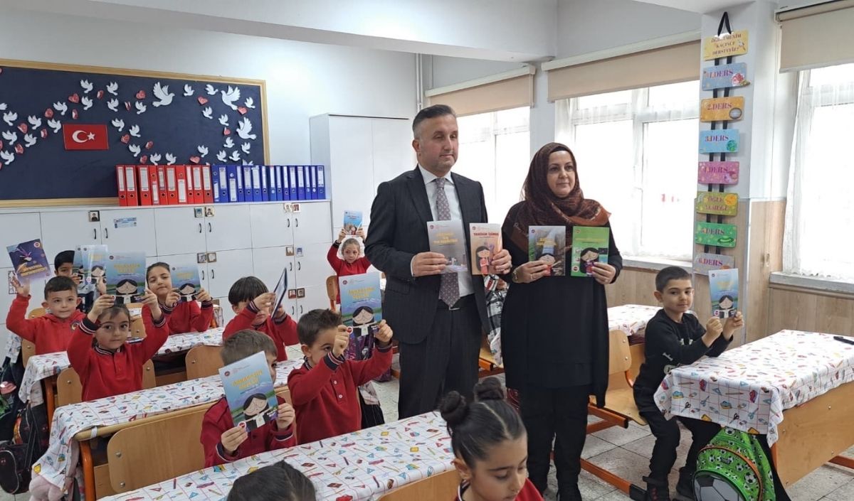 Kayseri’de ‘İlkokullar Birlikte Okuyor’ Hikâye Kitapları Tanıtıldı (2)
