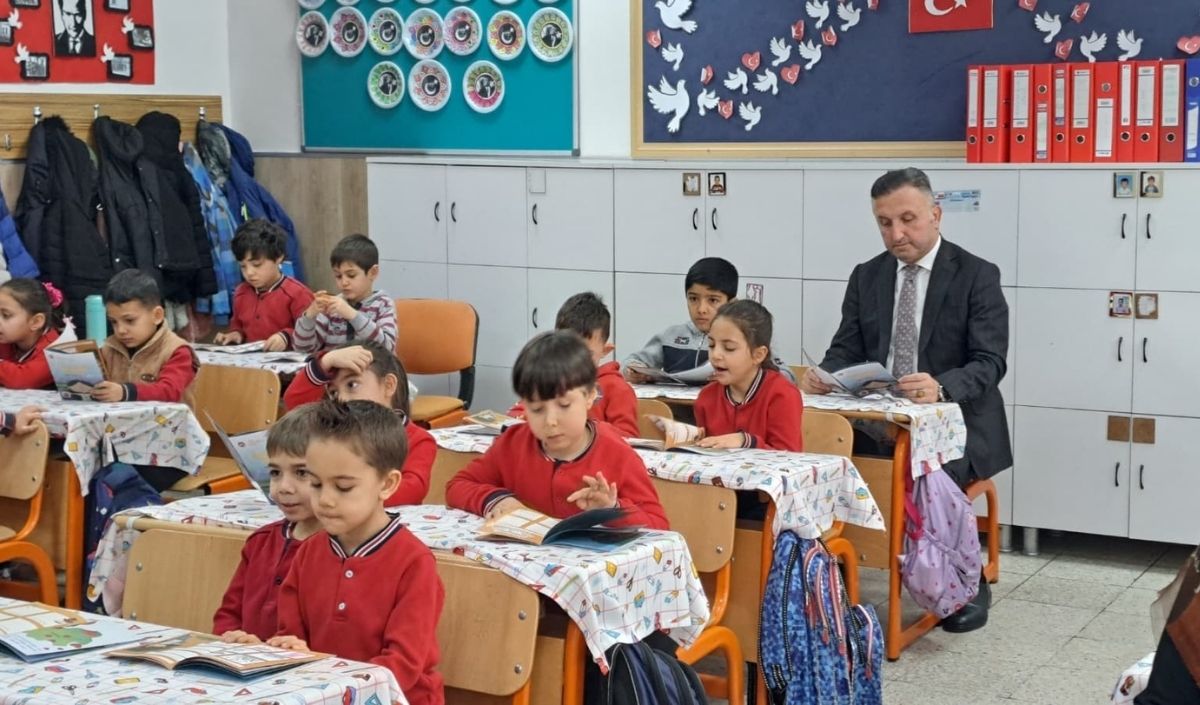 Kayseri’de ‘İlkokullar Birlikte Okuyor’ Hikâye Kitapları Tanıtıldı (4)