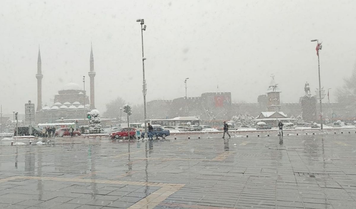 Kayseri’de Kuvvetli Kar Alarmı! Sıcaklıklar 10 Dereceye Düşecek (2)