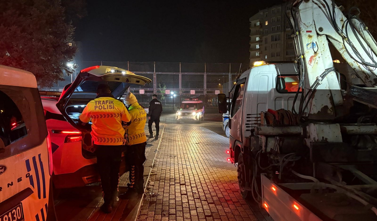 Kayseri’de Polisin ‘Dur’ Ihtarına Uymayarak, Kaçan Alkollü Sürücü Alkometreyi Üflememek Için Direndi (2)