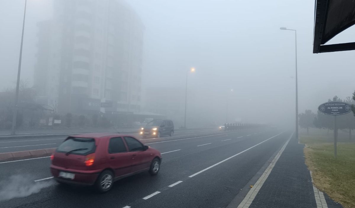 Kayseri’de Sis Uyarısı Görüş 20 Metreye Düştü (1)