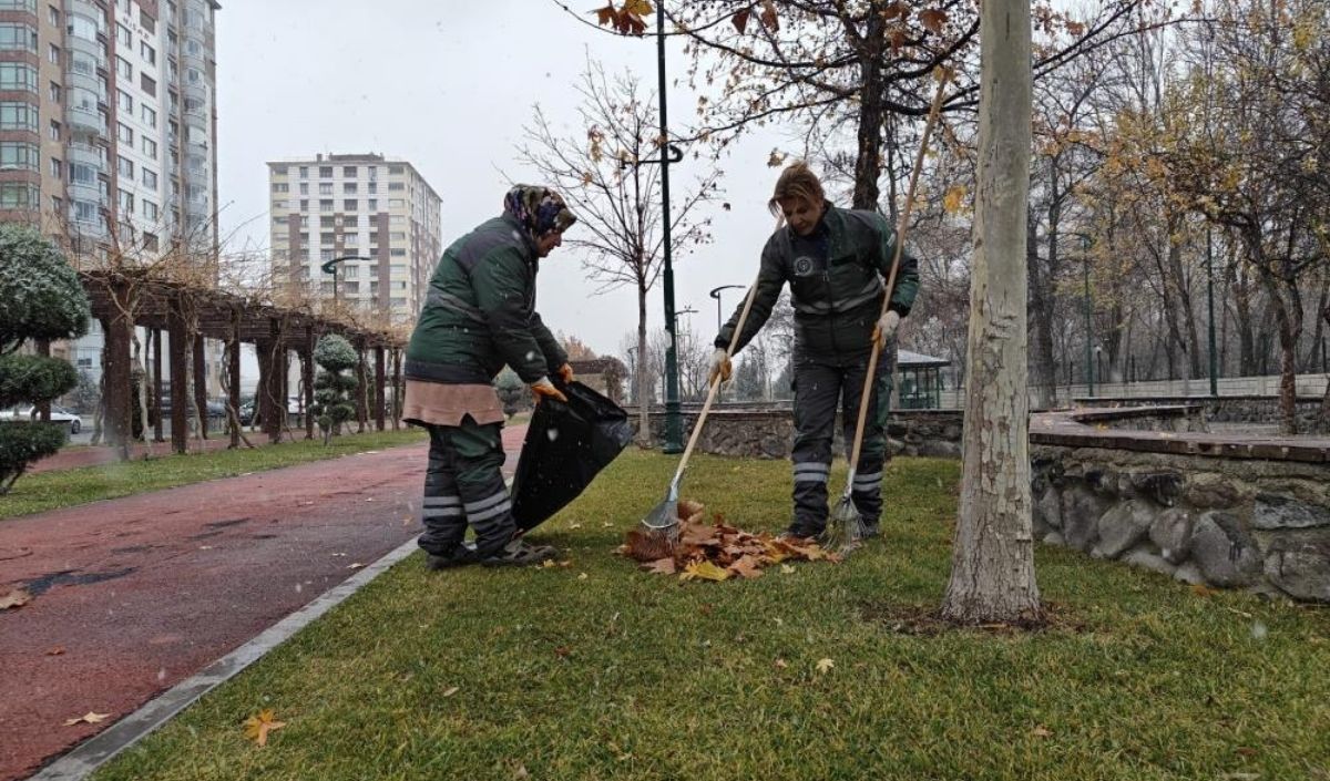Kocasinan’da Kadınlar Parkları Baştan Aşağı Yeniliyor (2)