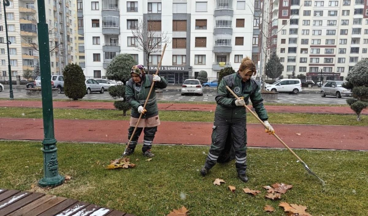 Kocasinan’da Kadınlar Parkları Baştan Aşağı Yeniliyor (4)