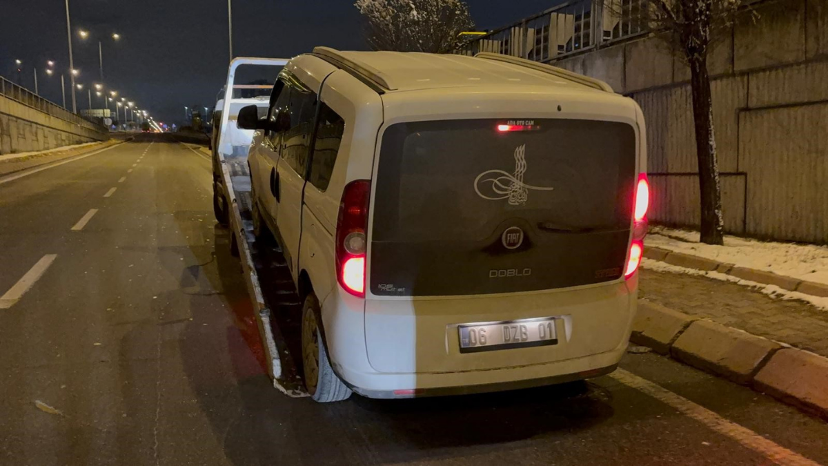 Kontrolden Çıkan Hafif Ticari Araç Tarlaya Uçtu (9)