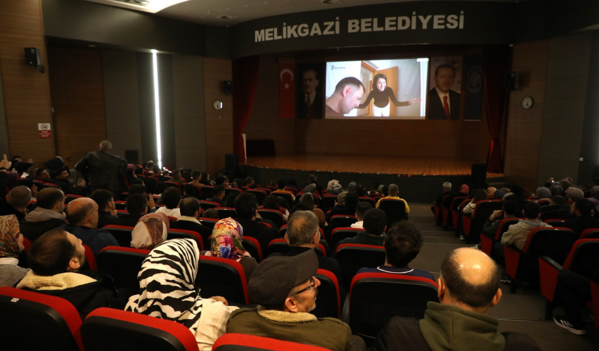 Melikgazi’de Işitme Engelliler ‘İşte Babam’ Filmiyle Bir Araya Geldi (4)