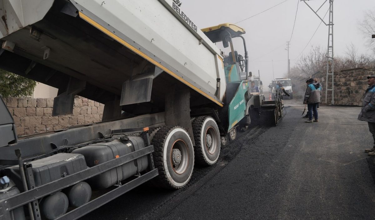 Melikgazi’de Sıcak Asfalt Ve Yol Yapım Çalışmaları Tamamlandı. Hisarcık Mahallesi’nde 1,5 Km’lik Yol Nasıl Yenilendi Kaç Ton Asfalt Döküldü Başkan Palancıoğlu Hangi Açıklamayı Yaptı Tüm Detaylar D (1)