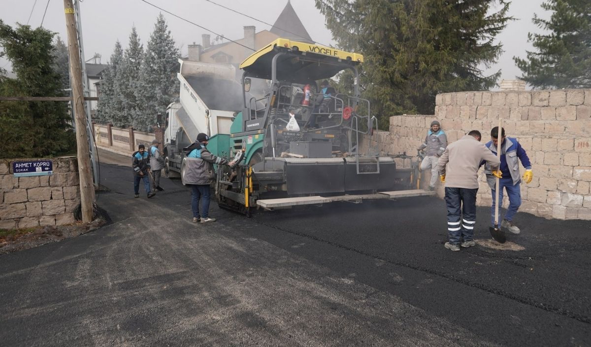 Melikgazi’de Sıcak Asfalt Ve Yol Yapım Çalışmaları Tamamlandı. Hisarcık Mahallesi’nde 1,5 Km’lik Yol Nasıl Yenilendi Kaç Ton Asfalt Döküldü Başkan Palancıoğlu Hangi Açıklamayı Yaptı Tüm Detaylar D (2)
