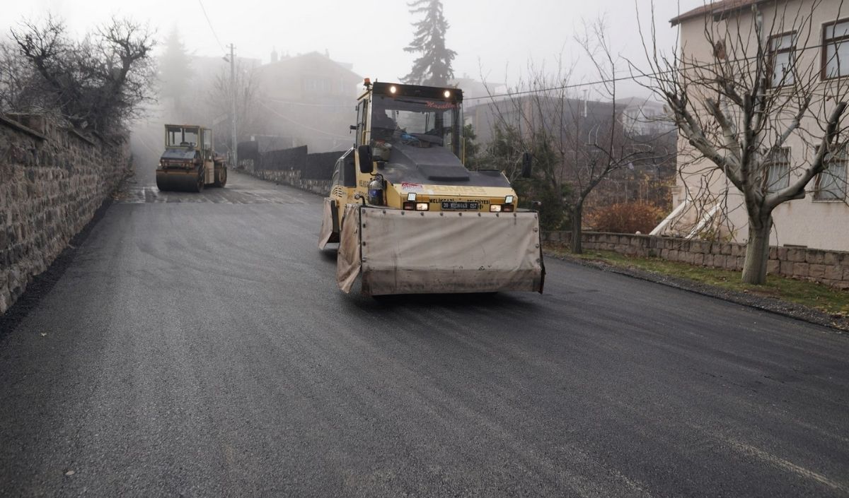 Melikgazi’de Sıcak Asfalt Ve Yol Yapım Çalışmaları Tamamlandı. Hisarcık Mahallesi’nde 1,5 Km’lik Yol Nasıl Yenilendi Kaç Ton Asfalt Döküldü Başkan Palancıoğlu Hangi Açıklamayı Yaptı Tüm Detaylar D (3)