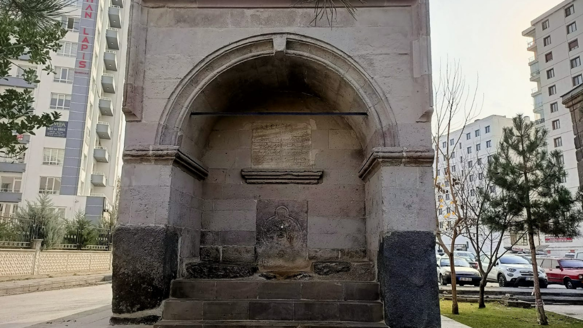 Melikgazi’de Yapılan Restorasyon Çalışmalarıyla Ilçenin Tarihi Ve Kültürel Kimliğini Korunmayı Amaçladıklarını Söyleyen Melikgazi Belediye Başkanı Doç. Dr. Mustafa Palancıoğlu (6)