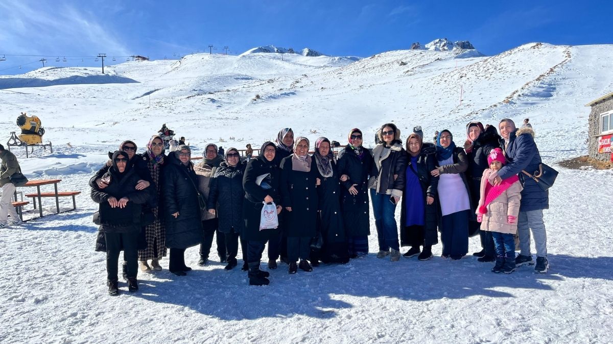 Meli̇kgazi̇'den Işi̇tme Engelli̇ Bi̇reylere Erci̇yes Sürpri̇zi̇ Anlamlı 3 Aralık Etkinliği (1)