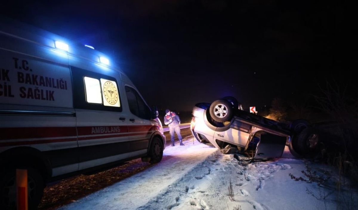 Nevşehir’de Aşırı Buzlanma Kazalara Yol Açtı! 6 Kazada 12 Yaralı (5)