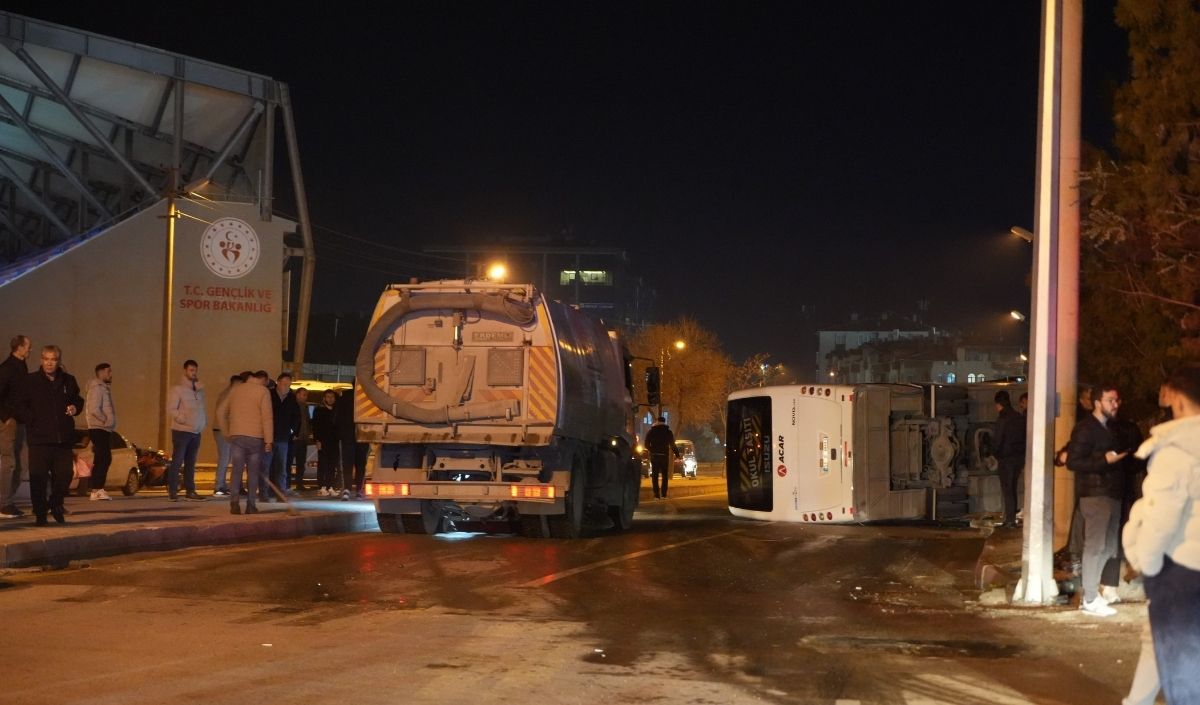 Niğde’de Işçi Servisi Kazası! 11 Yaralı (2)