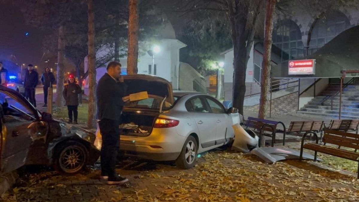 Otomobiller Çekiciyle Kaldırıldı. (1)