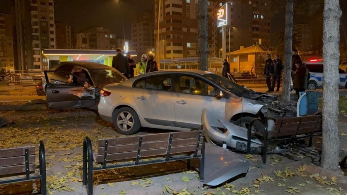 Otomobiller Çekiciyle Kaldırıldı. (2)