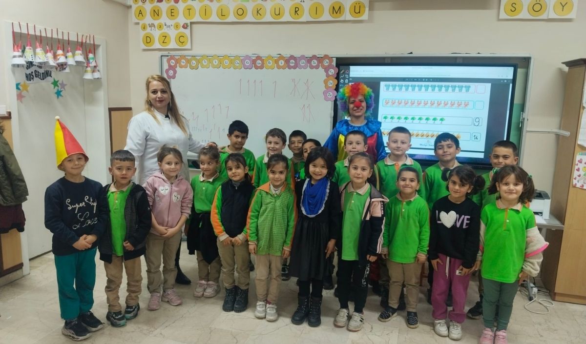 Palyaço Cocuklari Taradi (3)