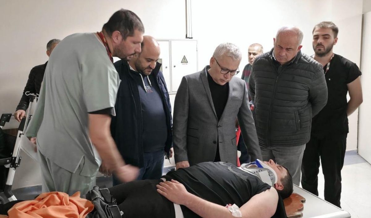 Sivas Valisi Yaralıları Ziyaret (2)