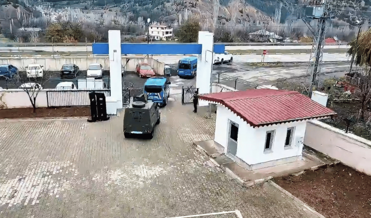 Sivasta Minibuste 10 Kacak Gocmen Yakalandina Düşen Gelir Dolar Cinsinden Gösteriliyor. Yani Her Bölgede Yaşayan Bir Kişinin Ortalama Olarak Dünyaya Karşı Ne Kadar Ekonomik Gücü Olduğ