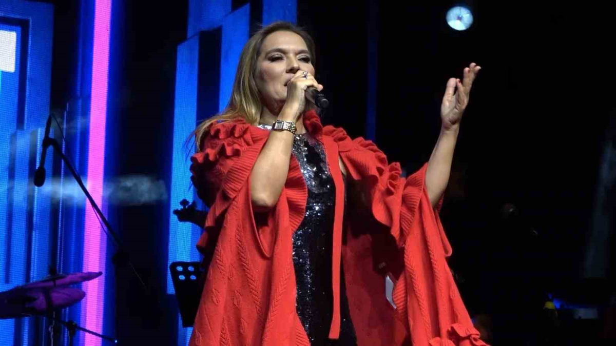 Türk Pop Müziğinin En Çok Konuşulan Isimlerinden Biri (1)