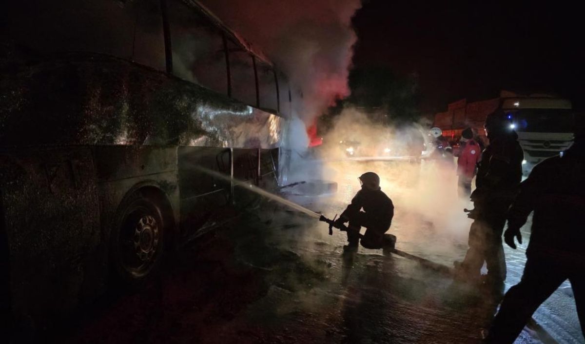Adana Kayseri Yolunda 39 Yolculu Otobüs Alev Alev Yandı (1)