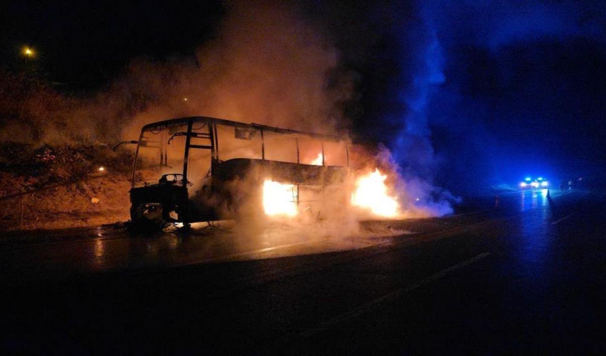 Adana Kayseri Yolunda 39 Yolculu Otobüs Alev Alev Yandı (3)