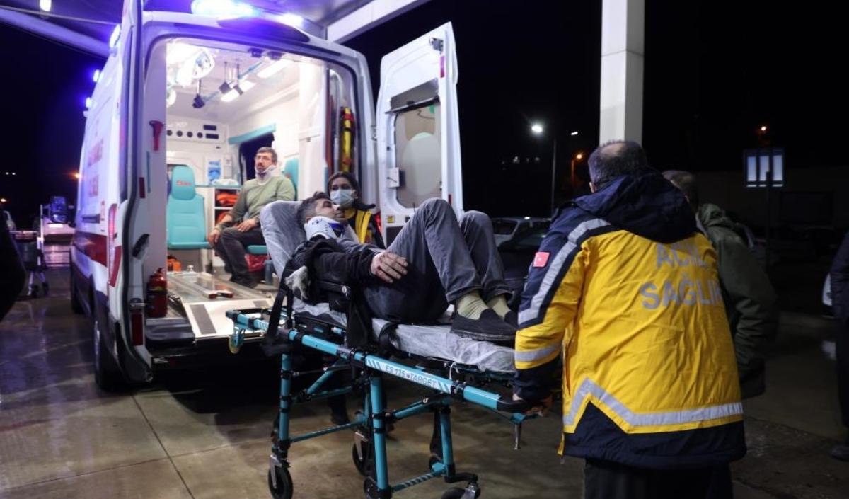 Adana'da Işçileri Taşıyan Servis Devrildi 13 Işçi Acile Kaldırıldı!2