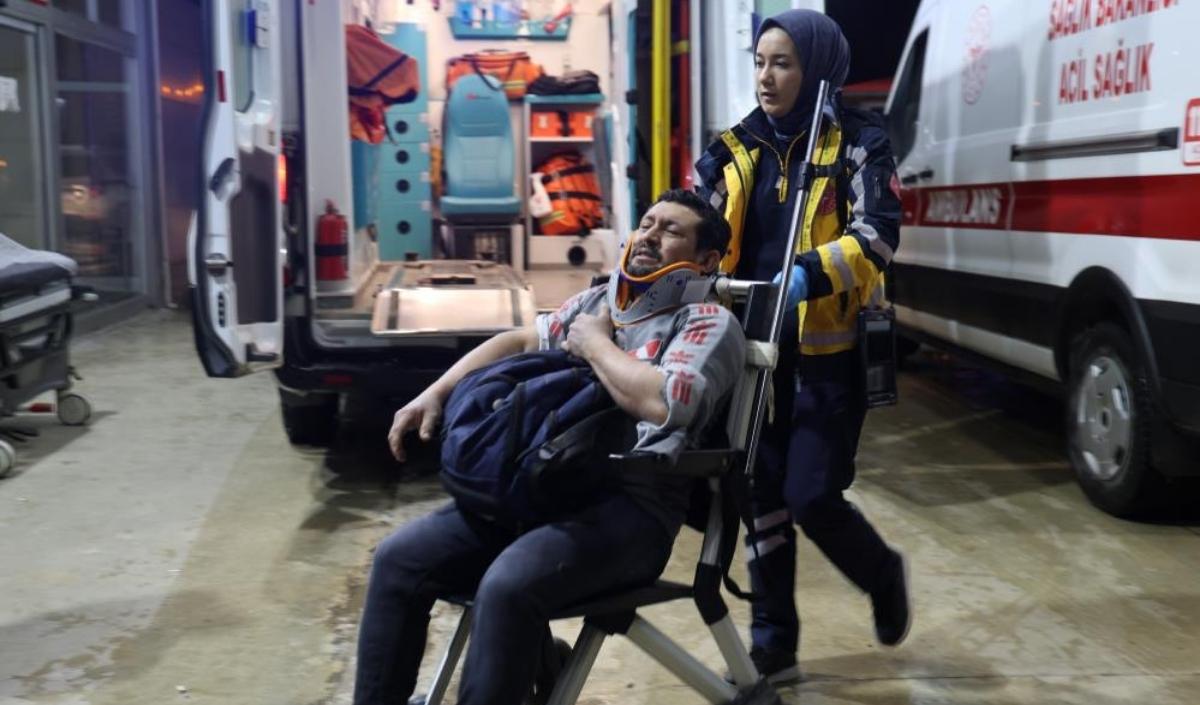 Adana'da Işçileri Taşıyan Servis Devrildi 13 Işçi Acile Kaldırıldı!3