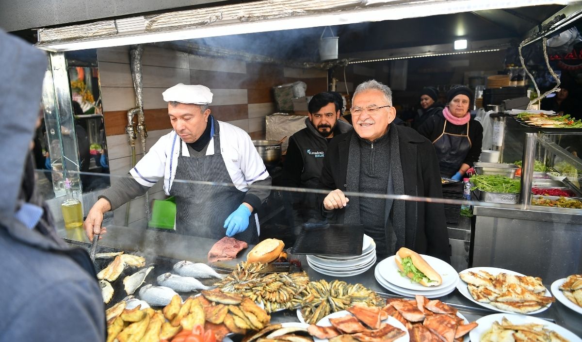 Başkan Büyükkılıç’tan Sivas Caddesi’nde Tatlı Buluşma (5)