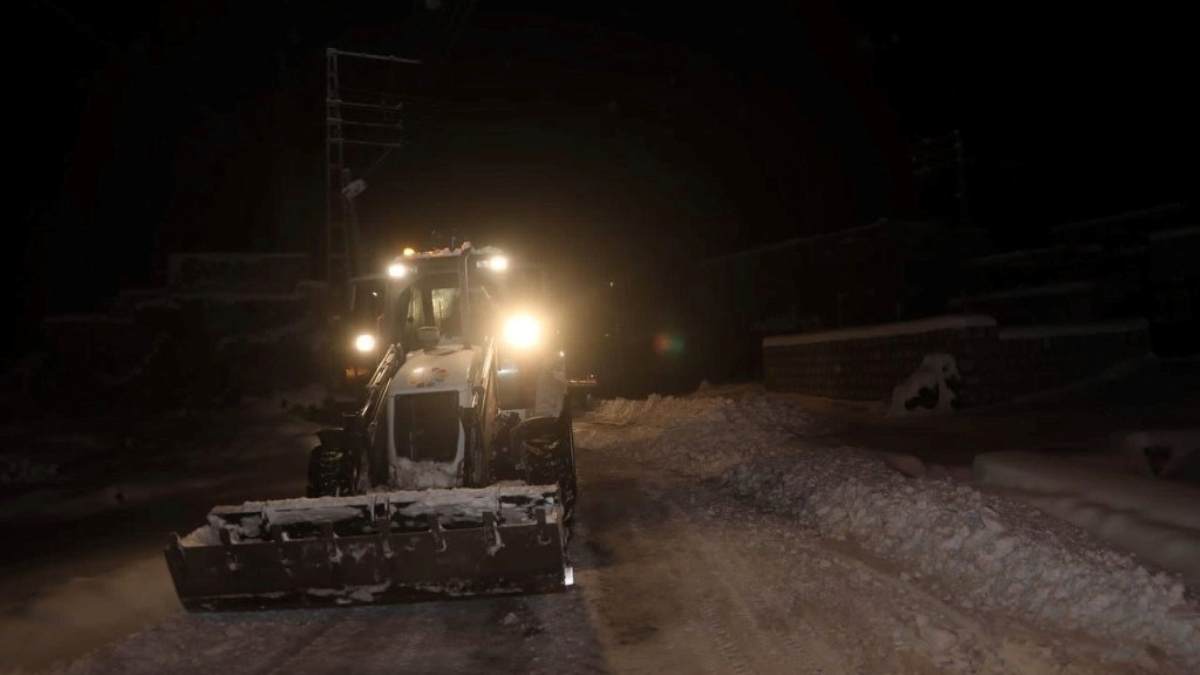 Başkan Çolakbayrakdar, Kocasinan'da 'Ekipler 3 Vardiya 24 Saat Sahada'3