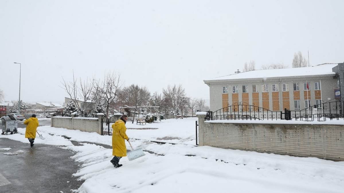 Başkan Çolakbayrakdar, Kocasinan'da 'Ekipler 3 Vardiya 24 Saat Sahada'5