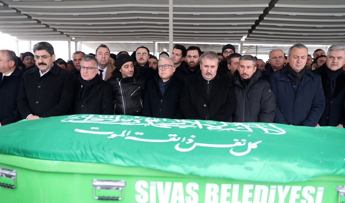Bbp Sivas İl Başkanı Ahmet Polat Hayatını Kaybetti. Ahmet Polat’ın Cenaze Törenine Bbp Genel Başkanı Mustafa Destici Ve Ak Parti Tbmm Grup Başkanı Abdullah Güler Katıldı. Bbp Sivas Teşkilatını Yas (2)