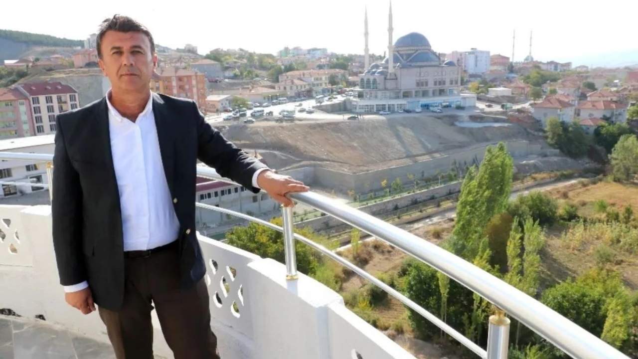 Belediye Başkanı Karadavut Yeniden Refah Partisi'nden Atıldı Ak Parti'ye Geçiyor Iddiası!