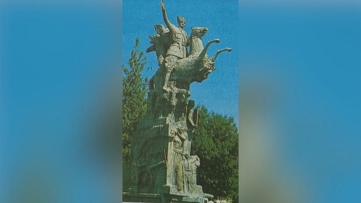 Cumhuriyet Meydanı’nda 2 Atatürk Heykeli Vardı, Şimdi Nerede (4)