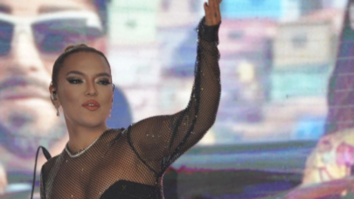 Demet Akalın “Dünden Bugüne” Konseptiyle Kayseri'ye Geliyor Konser Tarihi Açıklandı!2